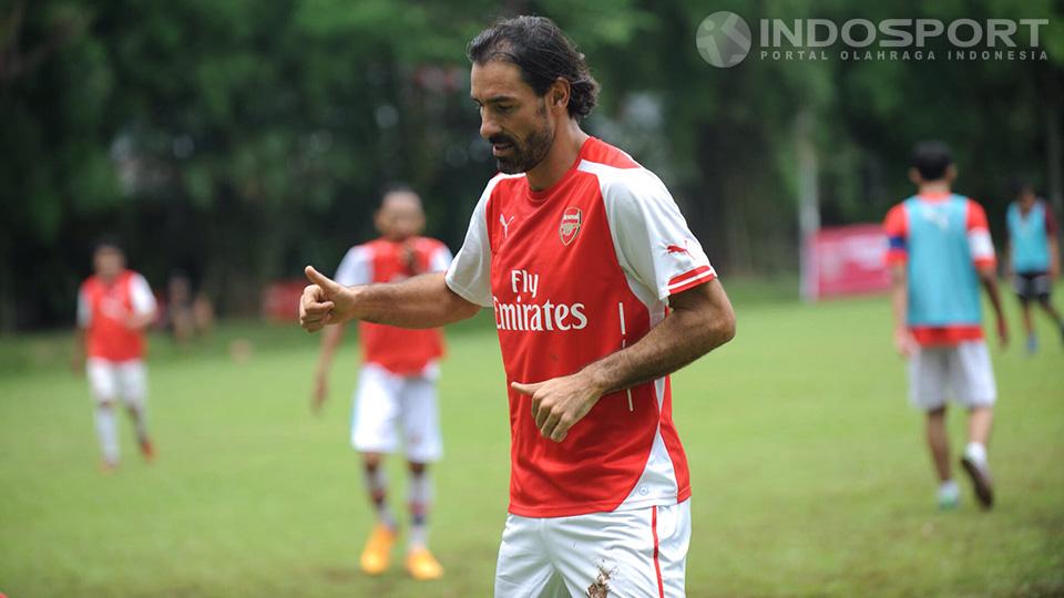 Pires sukses mencatatkan rekor Muri kategori laga sepakbola terlama di Indonesia, dengan durasi 9 jam 3 menit 39 detik.